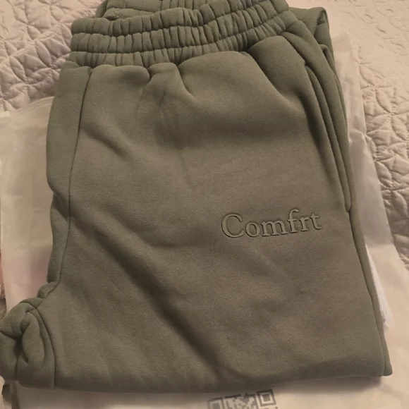 Comfrt Women's Green Track Pants - Picture 2 of 6